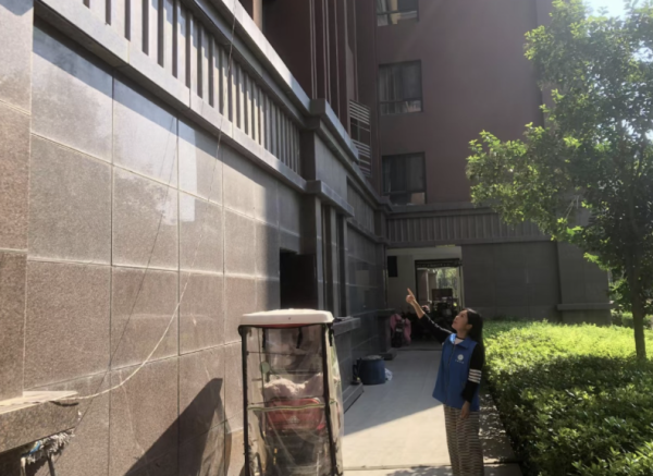 10倍配资可以找谁代注册 安居街道居礼社区开展"飞线充电"安全隐患专项整治行动